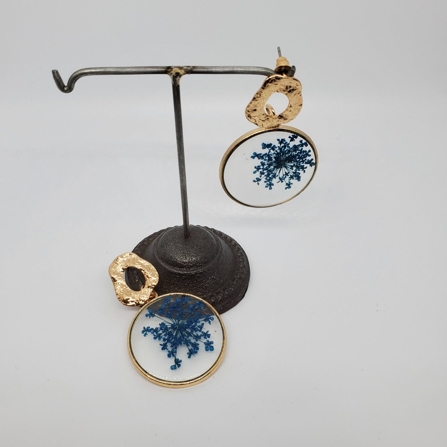 NATURAL FLOWER DROP EARRINGS -BLUE